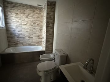 VENTA DE DEPARTAMENTO 2 AMBIENTES AV.CASEROS - CABA