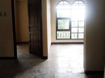 Di Sewakan Rumah Besar 4 Kamar Cocok Untuk Kantor di Jl. Kembar Baru Bandung