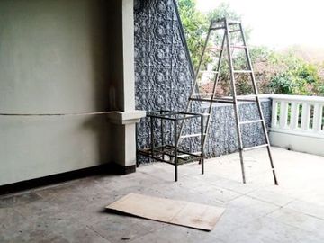 Di Sewakan Rumah Besar 4 Kamar Cocok Untuk Kantor di Jl. Kembar Baru Bandung