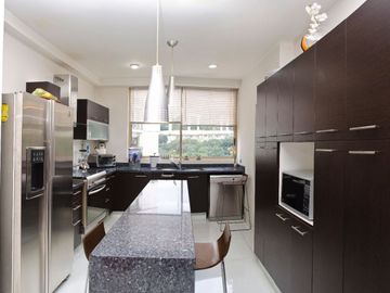 Condominio en venta en Bosques de Santa Fe, tina con vista panorámica, alberca,