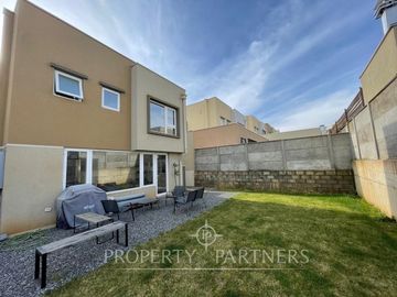En Venta Preciosa Casa  Mediterránea en Condominio.