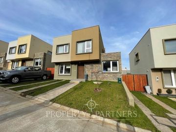 En Venta Preciosa Casa  Mediterránea en Condominio.