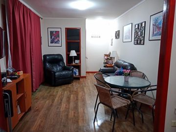 SE VENDE PARCELA CON TRES CASAS 7D 4B 2E REGULARIZADAS