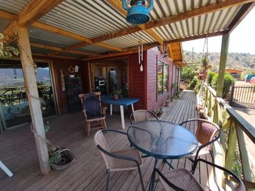 SE VENDE PARCELA CON TRES CASAS 7D 4B 2E REGULARIZADAS