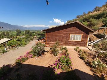 SE VENDE PARCELA CON TRES CASAS 7D 4B 2E REGULARIZADAS