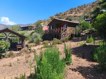 SE VENDE PARCELA CON TRES CASAS 7D 4B 2E REGULARIZADAS