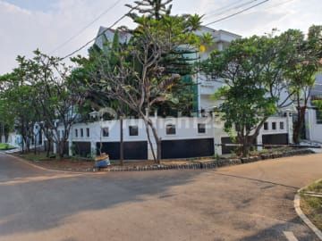 rumah huk asŕi depan jakan lebar dan ada fasum