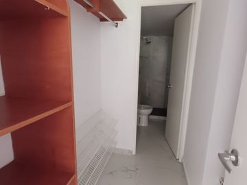 apartamento en arriendo en loma del escobero. Cod A515237