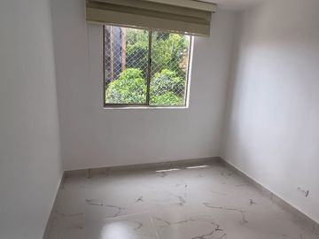 apartamento en arriendo en loma del escobero. Cod A515237