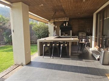 Casa en venta de 3 dorm. en Colina