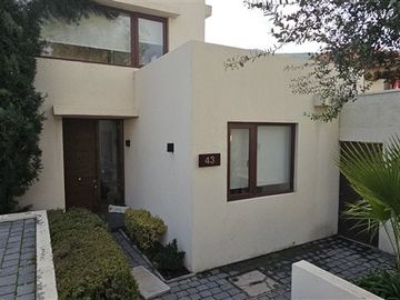 Casa en venta de 3 dorm. en Colina