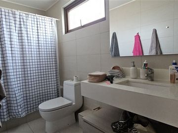 Casa en venta de 3 dorm. en Colina