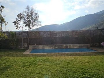 Casa en venta de 3 dorm. en Colina