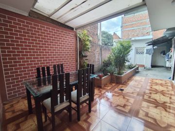 casa en venta en alto del castillo. Cod V16492
