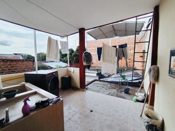 casa en venta en alto del castillo. Cod V16492