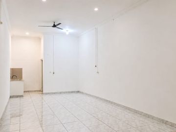 SPACE USAHA 1 LANTAI AKSES 2 MOBIL DISEWAKAN DI TEBET UTARA - STRATEGIS, SIAP USAHA, PARKIR 2 MOBIL