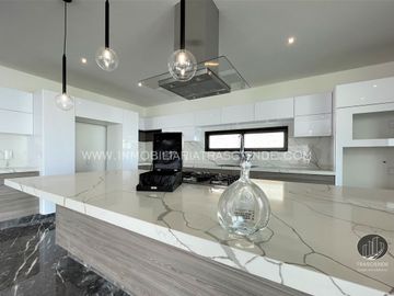 Lujosa Residencia en Venta En Ayamonte, Zapopan, Jalisco