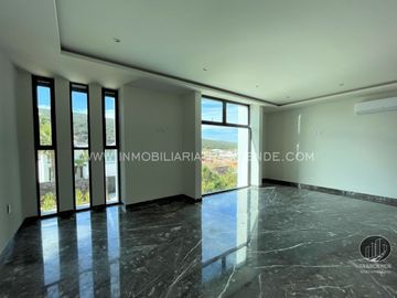 Lujosa Residencia en Venta En Ayamonte, Zapopan, Jalisco