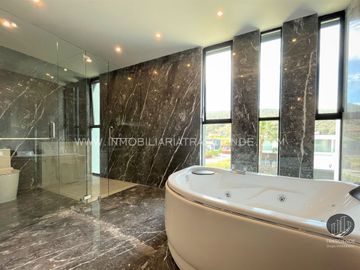 Lujosa Residencia en Venta En Ayamonte, Zapopan, Jalisco