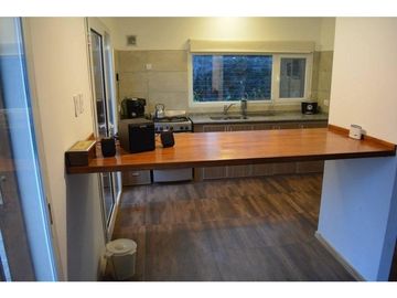 Casa 3 ambientes con gran parque Acantilados
