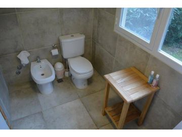 Casa 3 ambientes con gran parque Acantilados