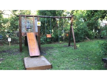 Casa 3 ambientes con gran parque Acantilados