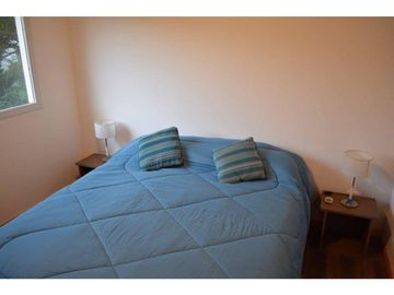 Casa 3 ambientes con gran parque Acantilados