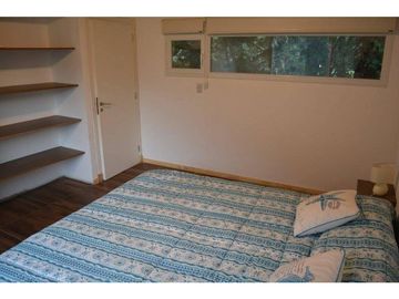Casa 3 ambientes con gran parque Acantilados