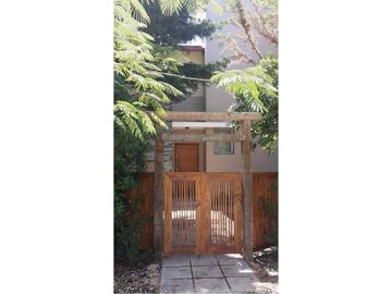 Casa 3 ambientes con gran parque Acantilados