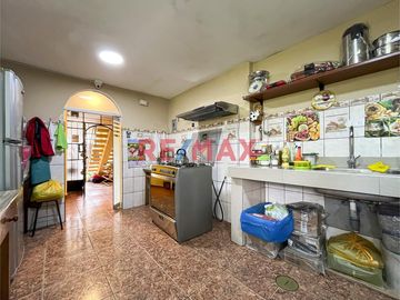🏠 ¡Oportunidad única en San Juan de Miraflores! 🏠

Descubre tu próximo hogar en la tranquila y accesible ubicación de Jirón Viviano Paredes,  Este e