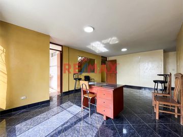 🏠 ¡Oportunidad única en San Juan de Miraflores! 🏠

Descubre tu próximo hogar en la tranquila y accesible ubicación de Jirón Viviano Paredes,  Este e