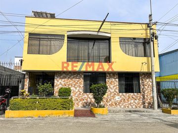 🏠 ¡Oportunidad única en San Juan de Miraflores! 🏠

Descubre tu próximo hogar en la tranquila y accesible ubicación de Jirón Viviano Paredes,  Este e