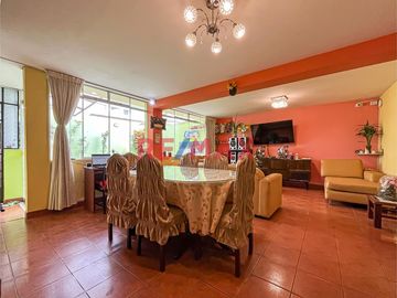 🏠 ¡Oportunidad única en San Juan de Miraflores! 🏠

Descubre tu próximo hogar en la tranquila y accesible ubicación de Jirón Viviano Paredes,  Este e