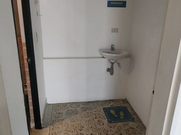 oficina en arriendo en patio bonito. Cod A218345