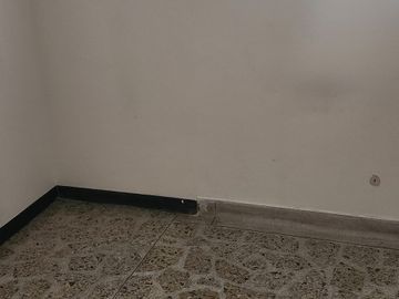 oficina en arriendo en patio bonito. Cod A218345