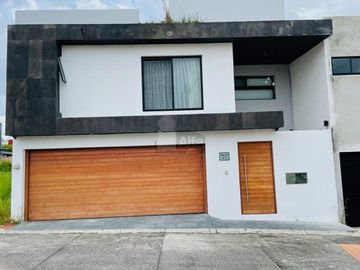 Venta de casa en residencial Monte Magno, Xalapa, Ver.