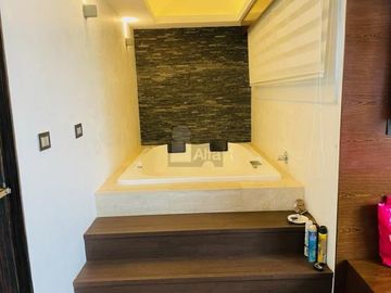 Venta de casa en residencial Monte Magno, Xalapa, Ver.