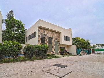 Casa en Condominio en Lomas de Cuernavaca, Temixco, Morelos CAEN-1009-Cd*