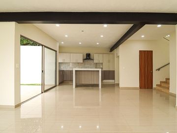 Casa en Condominio en Lomas de Cuernavaca, Temixco, Morelos CAEN-1009-Cd*