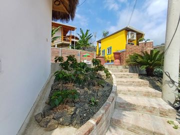 Puerto Lopez: Se Vende Casa Cerca del Mar en Puerto Lopez