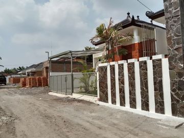 1 Unit Terakhir Rumah Jawa Klasik Depan Candi Prambanan