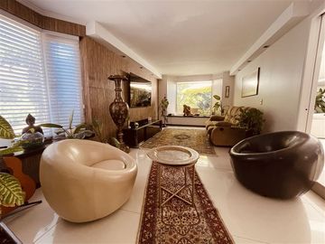 Casa en venta de 5 dorm. en Lo Barnechea