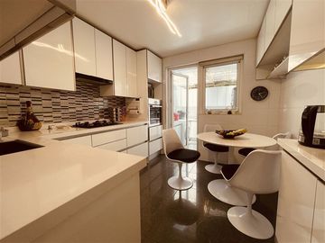 Casa en venta de 5 dorm. en Lo Barnechea