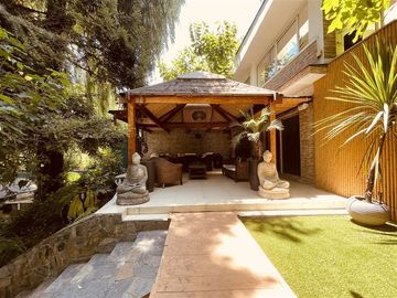 Casa en venta de 5 dorm. en Lo Barnechea