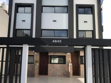 VENTA TRIPLEX 4 AMBIENTES A ESTRENAR. APTO CREDITO.