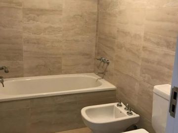 VENTA TRIPLEX 4 AMBIENTES A ESTRENAR. APTO CREDITO.