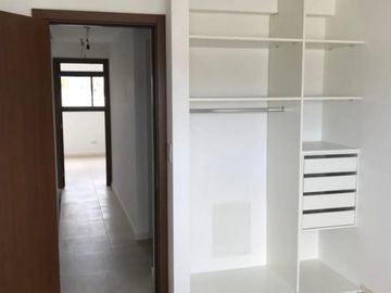 VENTA TRIPLEX 4 AMBIENTES A ESTRENAR. APTO CREDITO.