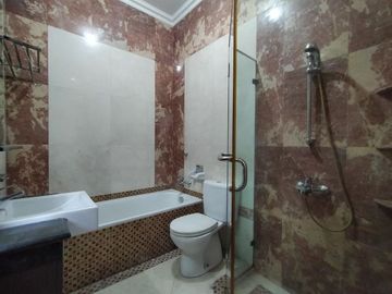 Single House dengan Taman dan Kolam Renang & Kondisi Furnished HSE-A0577
