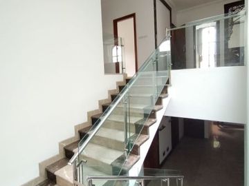 Single House dengan Taman dan Kolam Renang & Kondisi Furnished HSE-A0577