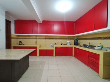 Single House dengan Taman dan Kolam Renang & Kondisi Furnished HSE-A0577
